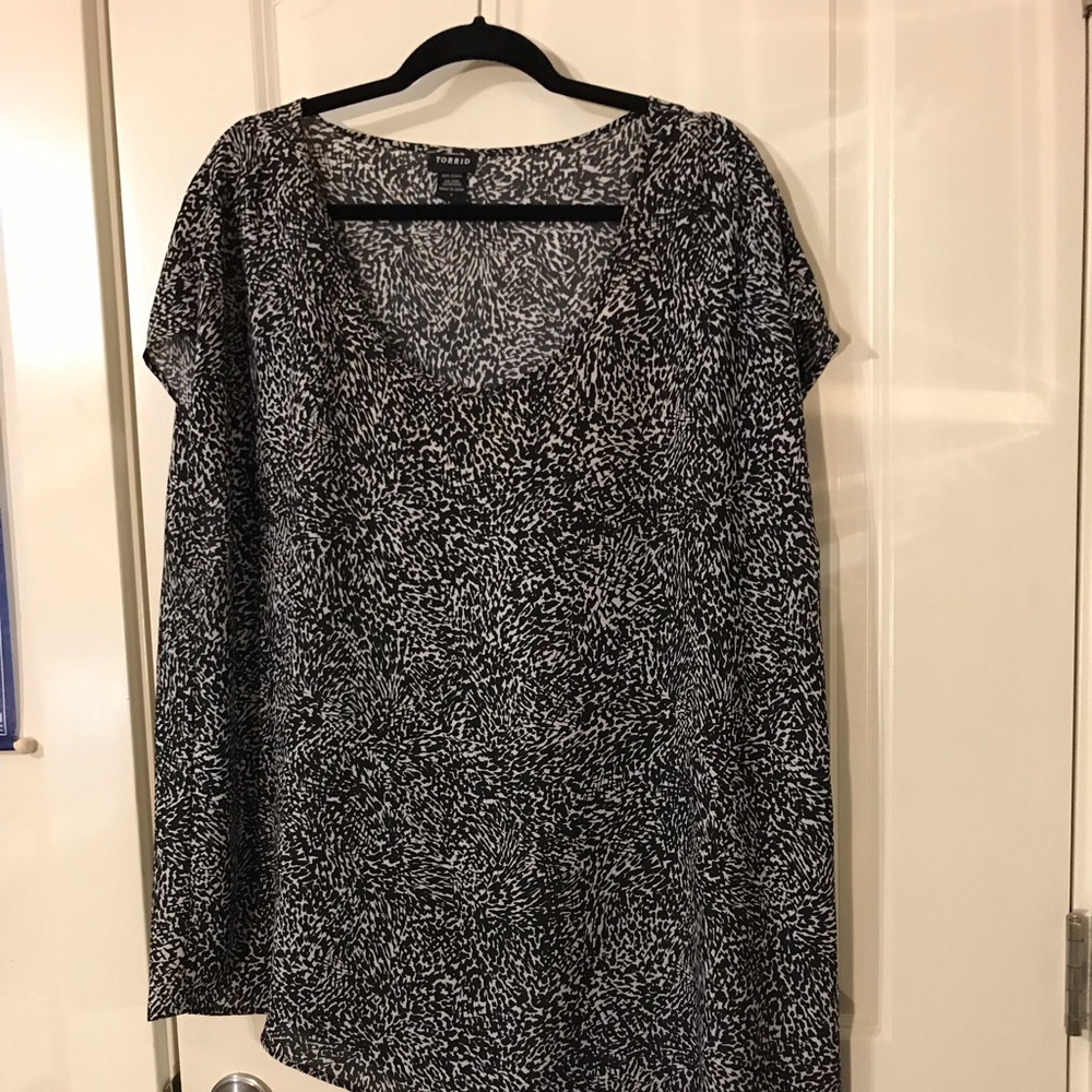 EUC Torrid Size 2 Plus Size Sheer Blouse High Low